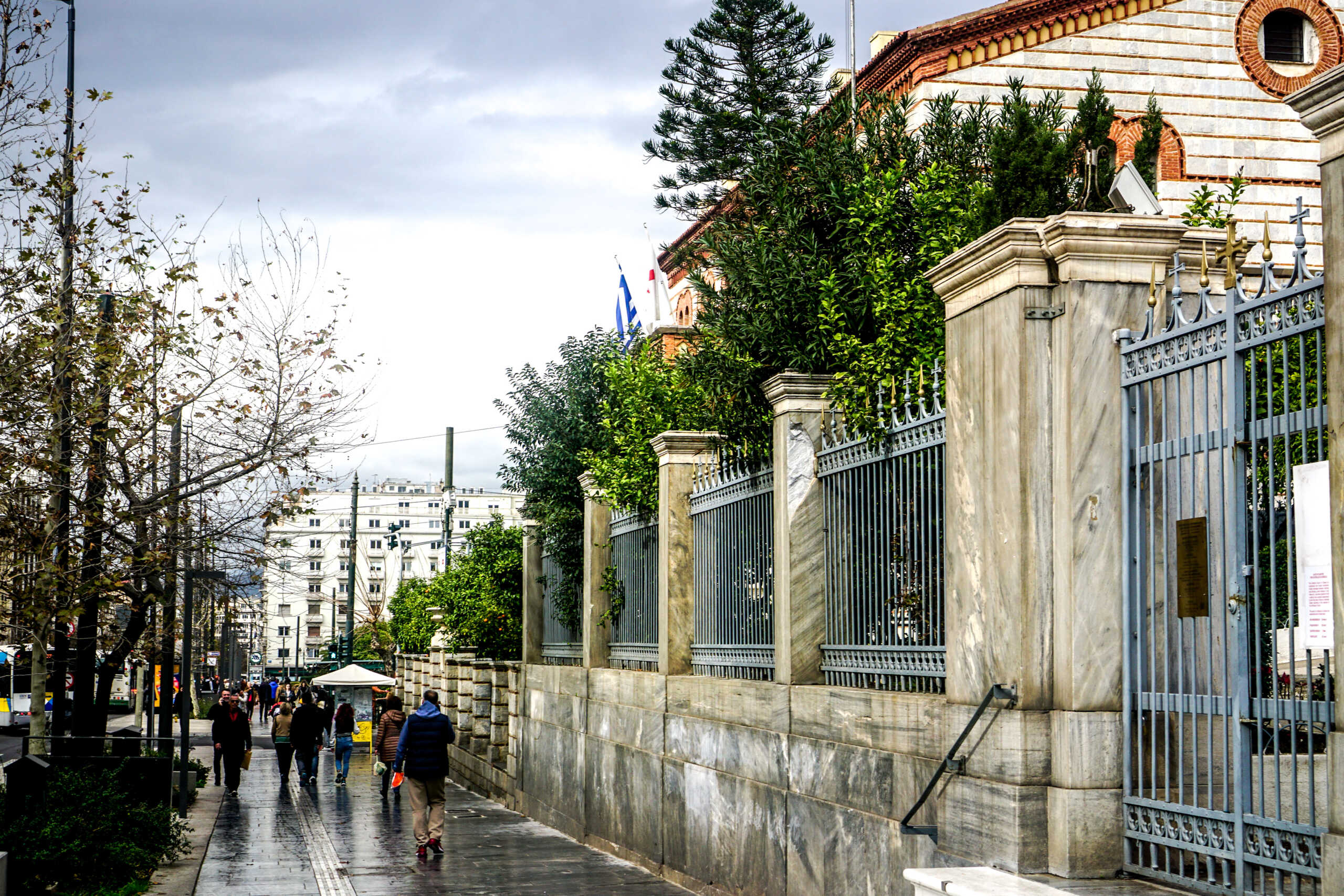 Βροχερός καιρός στην Αθήνα. Οδός Πανεπιστημίου.  Τρίτη 27 Φεβρουαρίου 2024  (ΓΙΩΡΓΟΣ ΚΟΝΤΑΡΙΝΗΣ