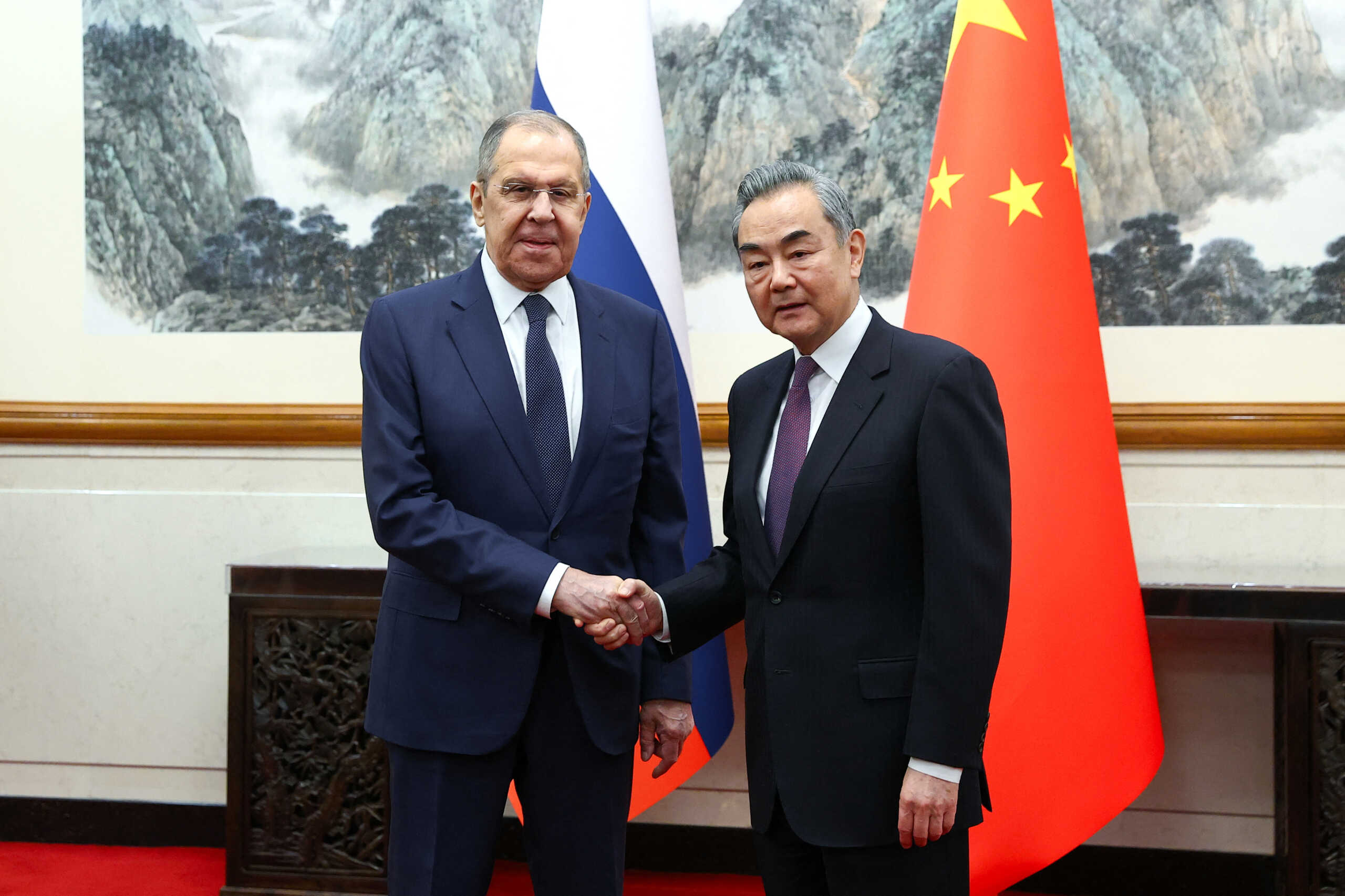 Ρωσία και Κίνα στοχεύουν σε μια ισχυρή στρατηγική συνεργασία – Επίσκεψη Λαβρόφ στο Πεκίνο