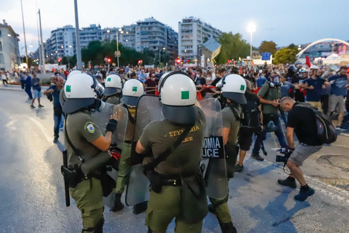 ÓõãêÝíôñóç êáé ðïñåßá áíôéåîïõóéáóôéêþí ïñãáíþóåùí, êïììÜôùí ôçò åîùêïéíïâïõëåõôÞò áñéóôåñÜò, êáèþò êáé ìÝëç öïéôçôéêþí óõëëüãùí óôá ðëáßóéá ôçò 84çò ÄÅÈ óôçí Èåóóáëïíßêç ôï ÓÜââáôï 7 Óåðôåìâñßïõ 2019.
 (ÌÏÔÉÏÍÔÅÁÌ