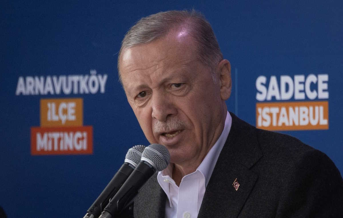 Turkish President Tayyip Erdogan addresses his supporters during a rally ahead of the local elections in Istanbul, Turkey, March 30, 2024. REUTERS