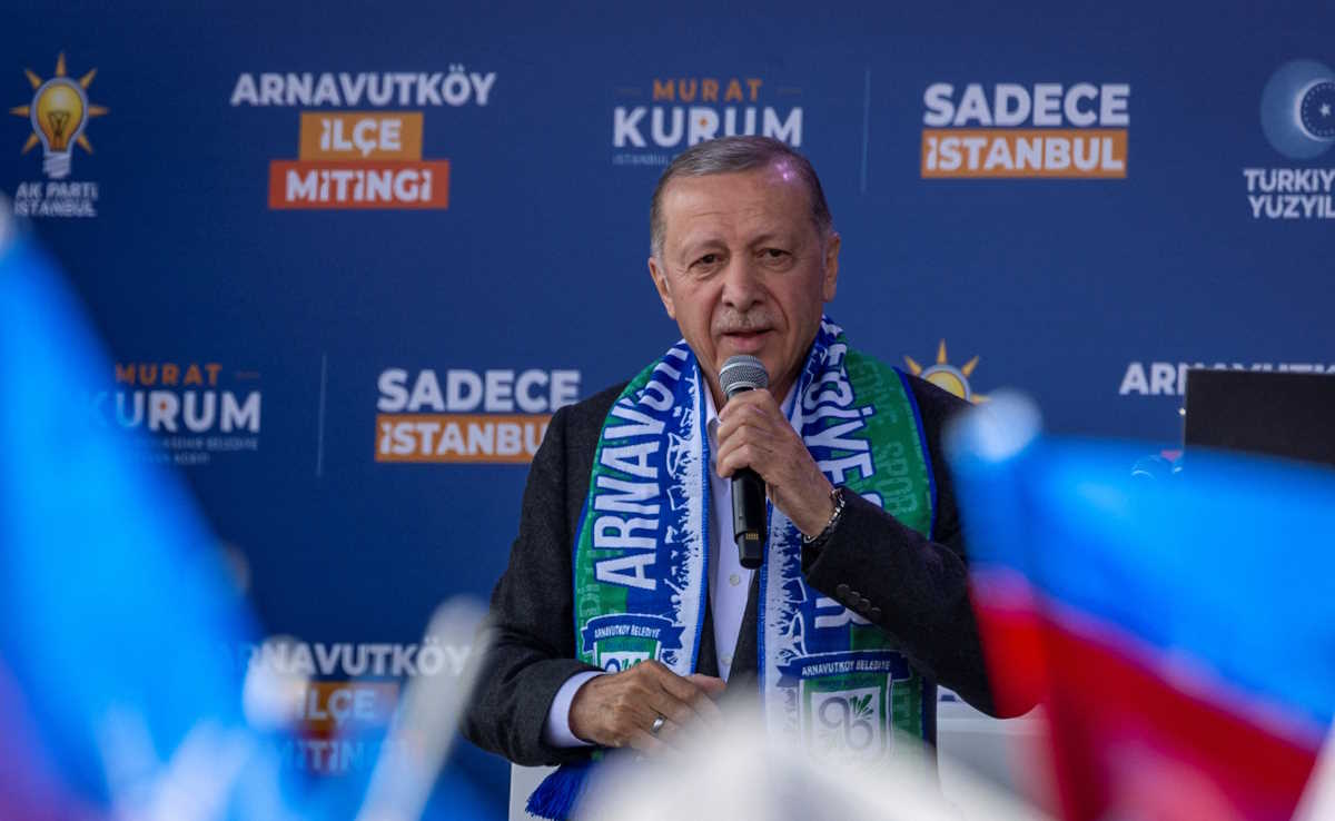 Turkish President Tayyip Erdogan addresses his supporters during a rally ahead of the local elections in Istanbul, Turkey, March 30, 2024. REUTERS