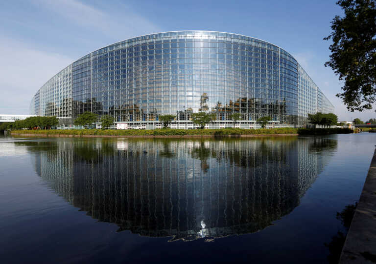 Συνελήφθη για κατασκοπεία μέλος του Ευρωπαϊκού Κοινοβουλίου – Κατηγορίες ότι έδινε πληροφορίες στην Κίνα
