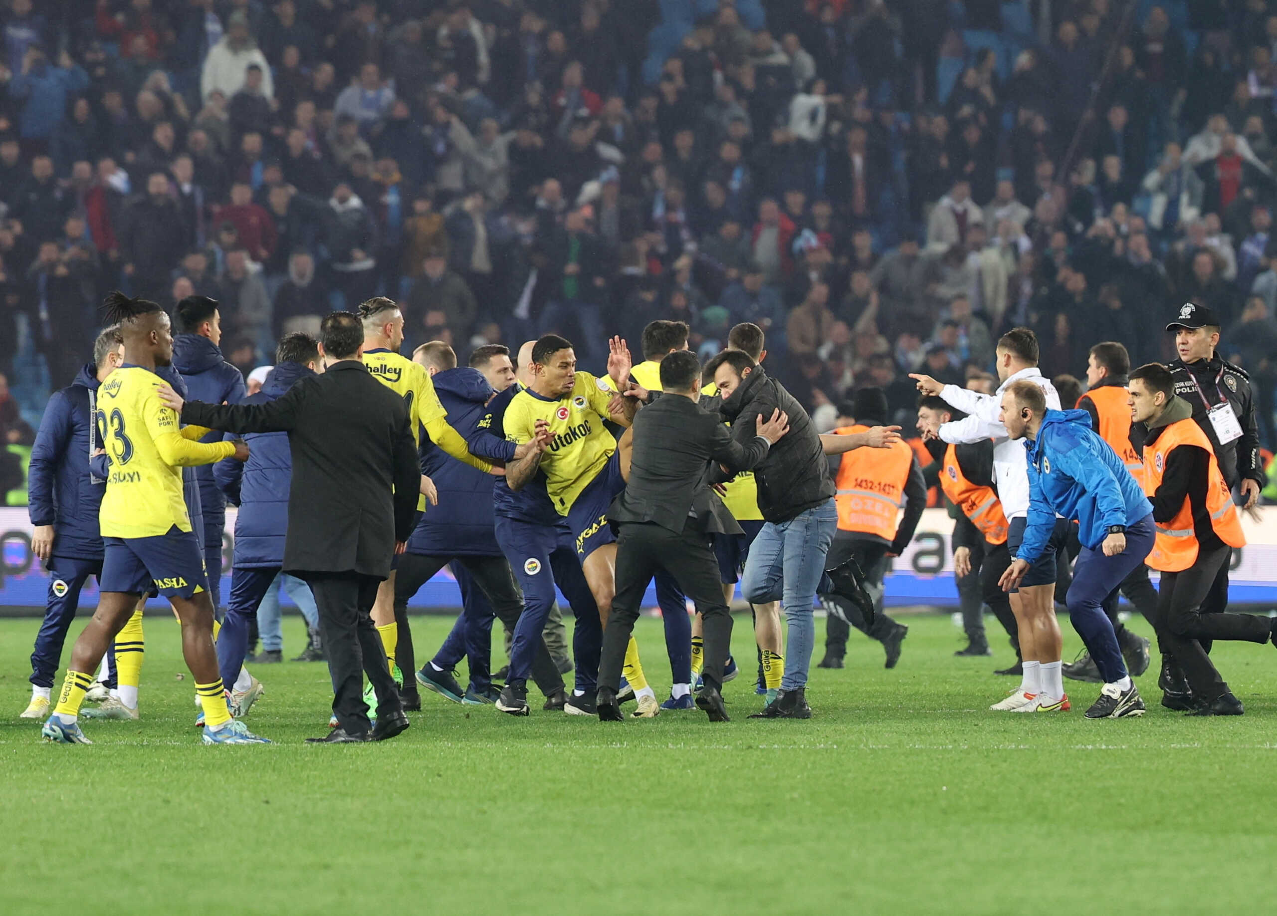 Soccer Football - Super Lig - Trabzonspor v Fenerbahce - Papara Park, Trabzon, Turkey - March 17, 2024 Trabzonspor fans invade the pitch and clash with Fenerbahce players and security staff after the match. REUTERS