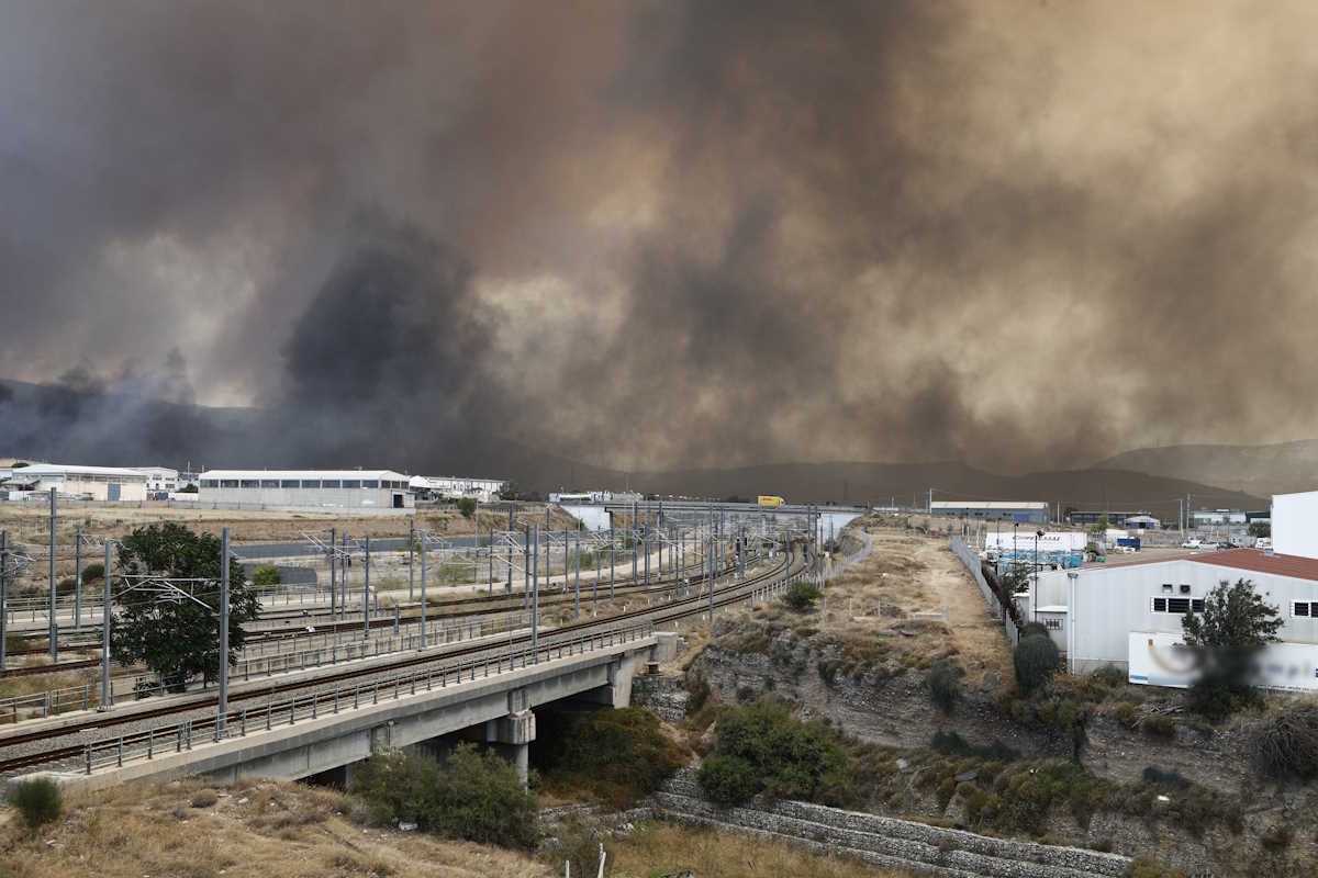 Υπό μερικό έλεγχο οι 3 φωτιές στο Σοφό Ασπροπύργου - Στην κατάσβεση πήραν μέρος και εναέρια μέσα