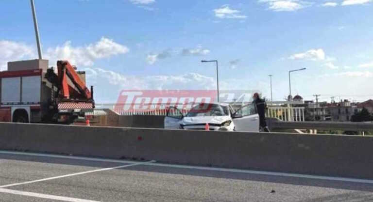 Χαμός στη γέφυρα Ρίου Αντιρρίου - Αυτοκίνητο έπεσε στα κιγκλιδώματα, φωτογραφίες από το τροχαίο