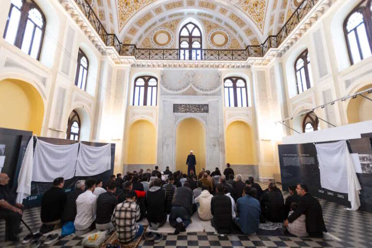 Άνοιξε μετά από 102 χρόνια για το Ραμαζάνι το Γενί Τζαμί στη Θεσσαλονίκη - Εικόνες από την πρώτη προσευχή