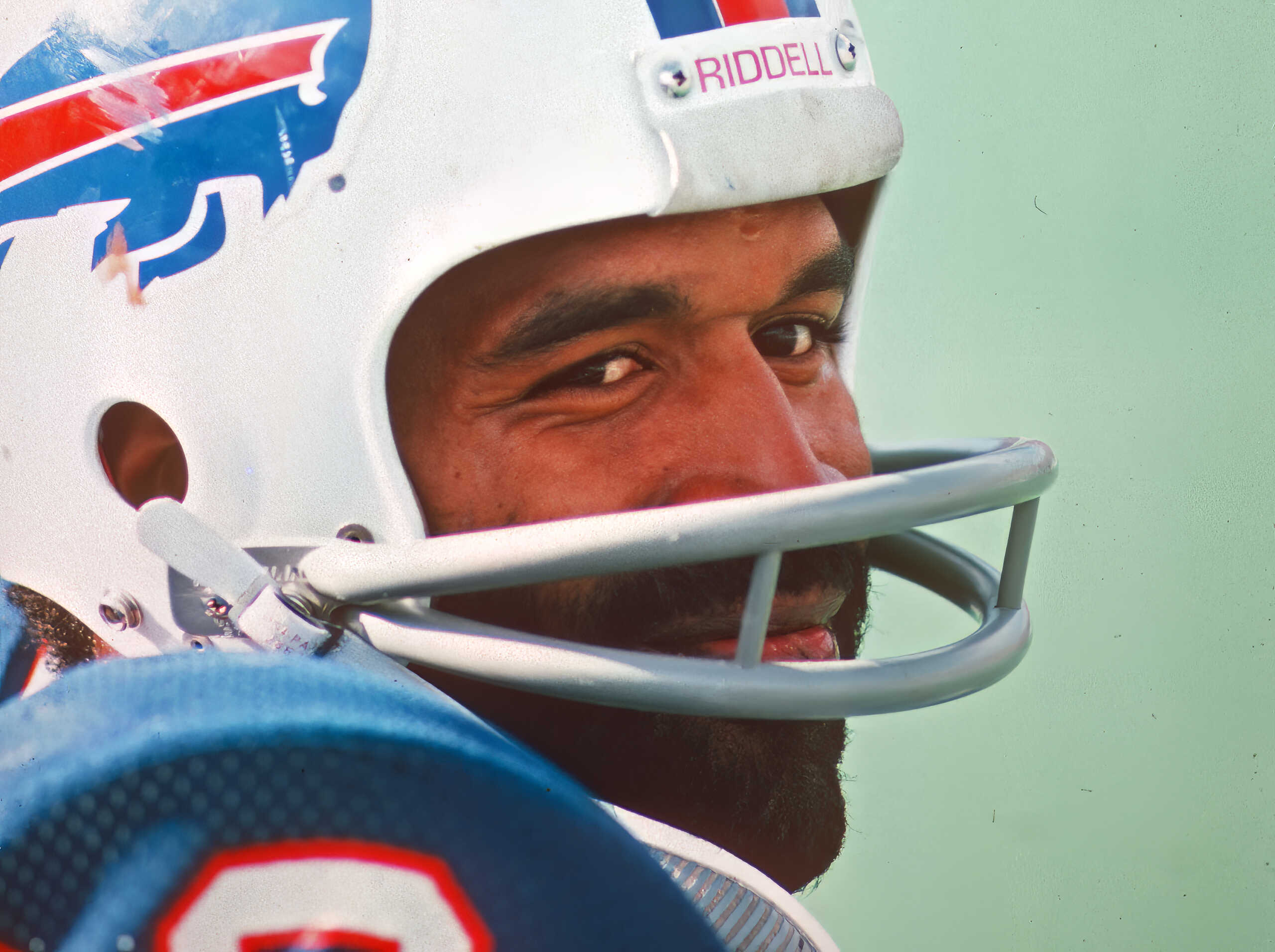 ORCHARD PARK, NY - OCTOBER 5:  Running back O.J. Simpson of the Buffalo Bills looks on from the sideline during a game against the Denver Broncos at Rich Stadium on October 5, 1975 in Orchard Park, New York.  The Bills defeated the Broncos 38-14.  (Photo by George Gojkovich