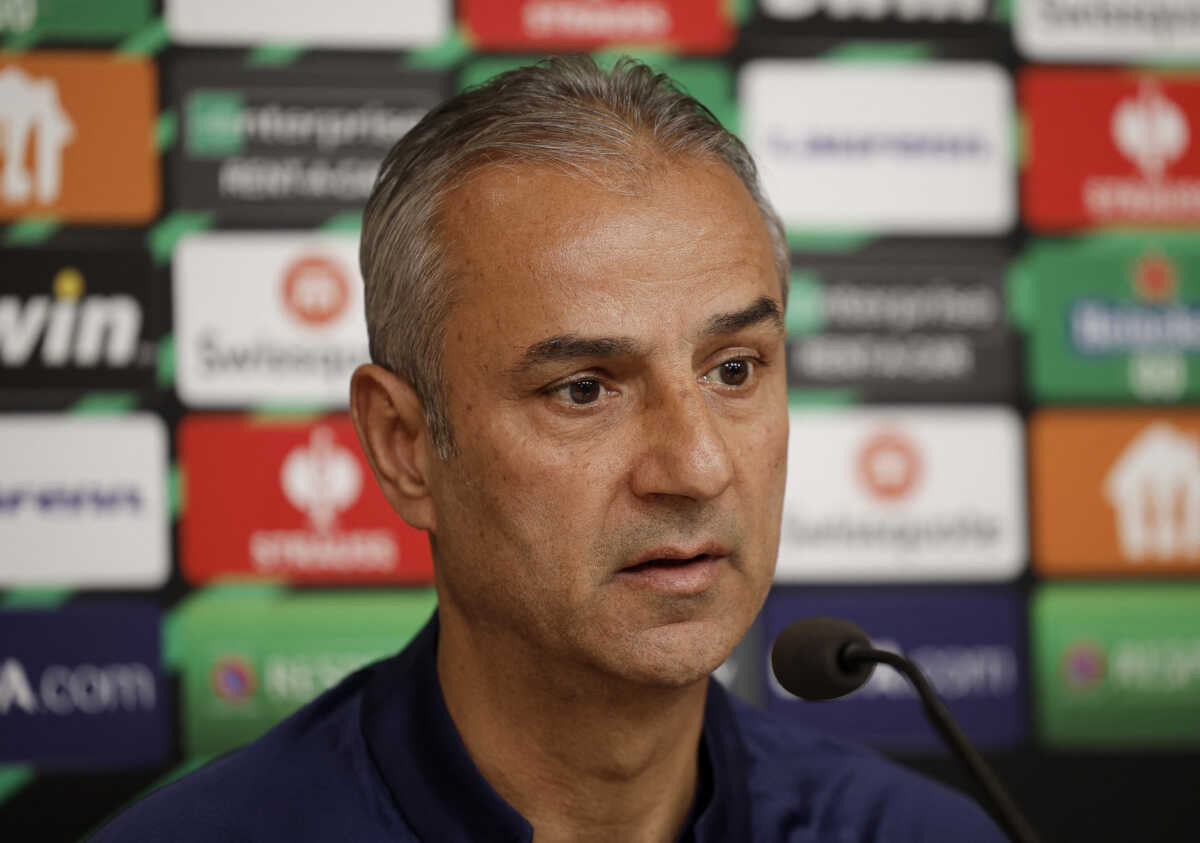 Soccer Football - Europa Conference League - Fenerbahce Press Conference - Karaiskakis Stadium, Piraeus, Greece - April 10, 2024 Fenerbahce coach İsmail Kartal during the press conference REUTERS