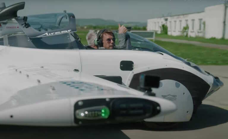 Ο Ζαν Μισέλ Ζαρ έγινε ο πρώτος επιβάτης που απογειώθηκε με ιπτάμενο αυτοκίνητο