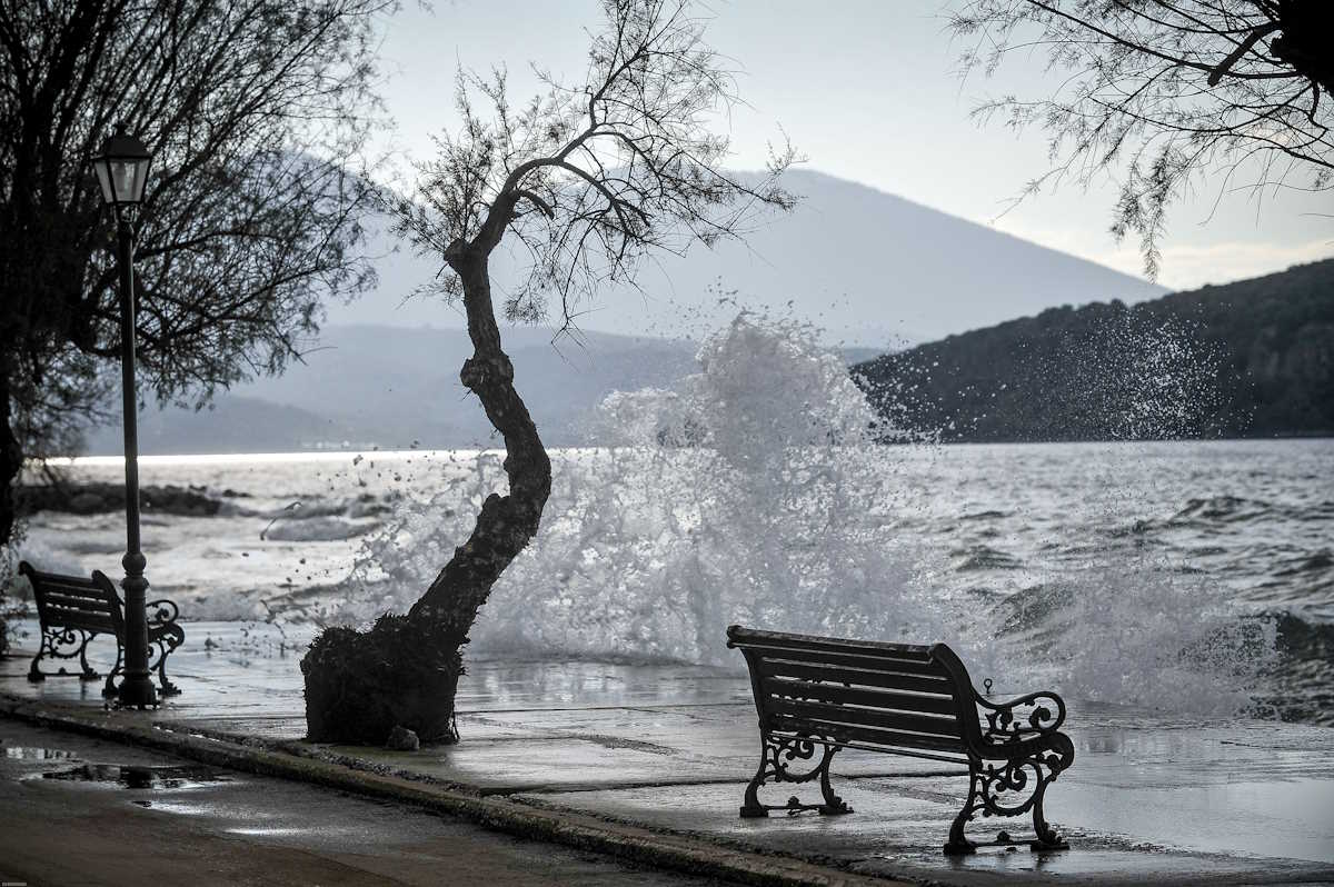 Καιρός Πάσχα: Με ισχυρούς ανέμους, διακυμάνσεις θερμοκρασίας και βροχές έως και την Κυριακή – Η πρόγνωση από τη Χριστίνα Ρήγου