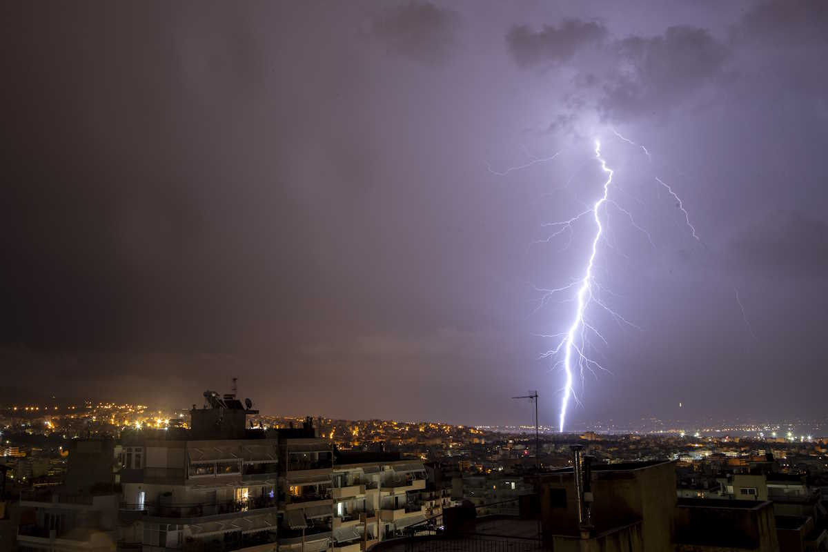 Καιρός σήμερα: Μεγάλη πτώση της θερμοκρασίας με βροχές και καταιγίδες – Αναλυτική πρόγνωση