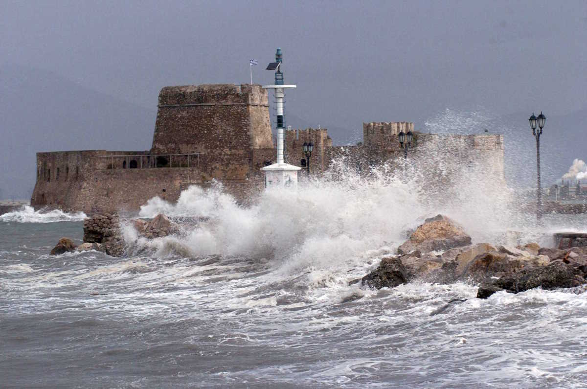Η ΚΑΚΟΚΑΙΡΙΑ ΚΑΙ ΟΙ ΙΣΧΥΡΟΙ ΑΝΕΜΟΙ ΠΡΟΚΑΛΕΣΑΝ ΠΡΟΒΛΗΜΑΤΑ ΣΤΗΝ ΠΟΛΗ ΤΟΥ ΝΑΥΠΛΙΟΥ