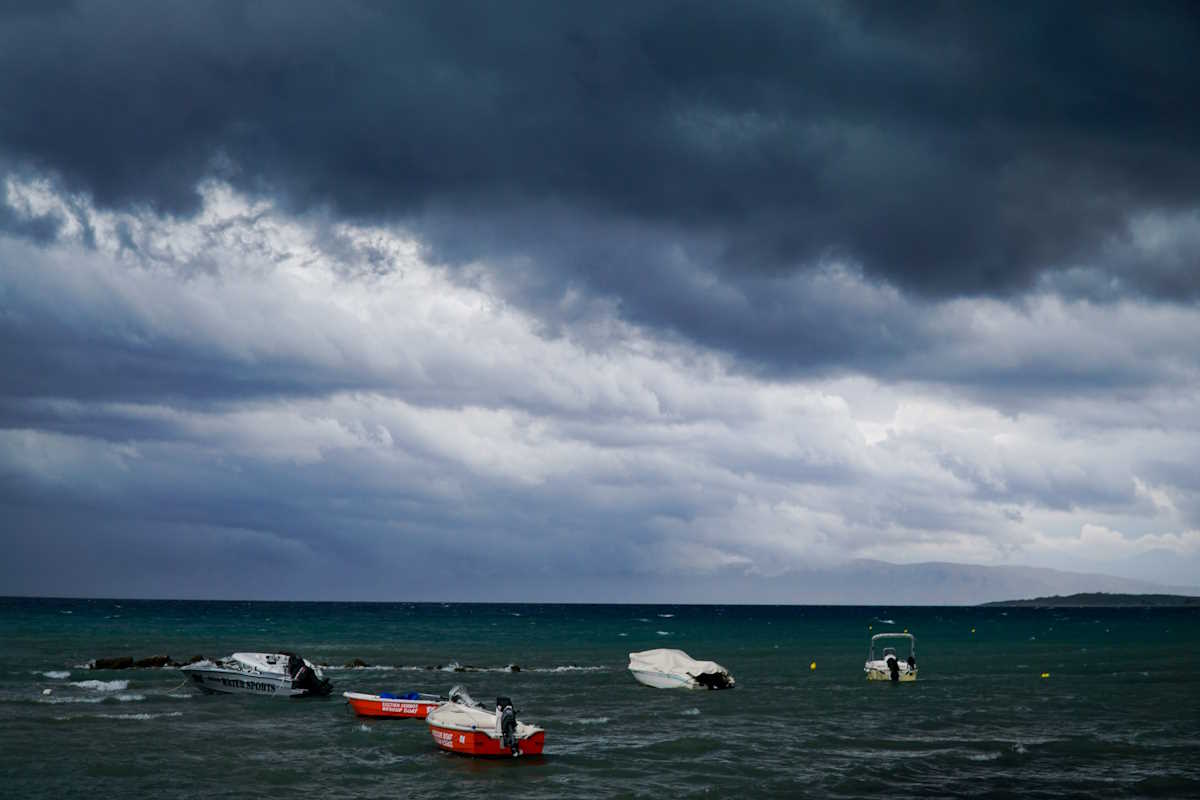 Καιρός αύριο: Καταιγίδες στη Μακεδονία και τη Θράκη – Έως 7 μποφόρ στα πελάγη