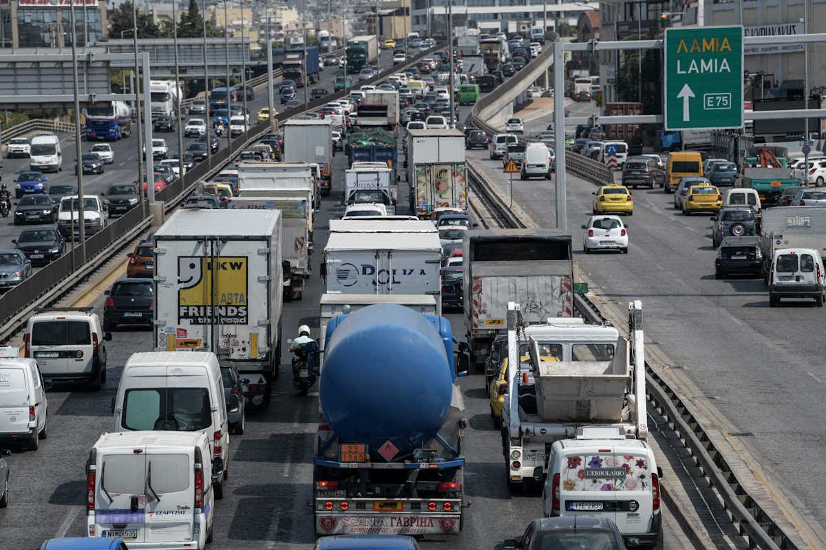 Κίνηση στους δρόμους: Μποτιλιάρισμα χιλιομέτρων στον Κηφισό – Καθυστερήσεις στην Αττική Οδό