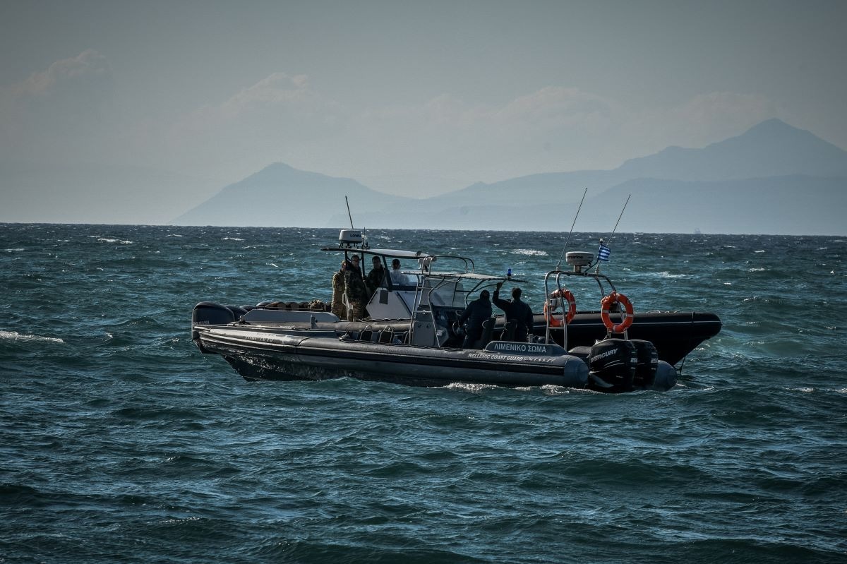 Άκαρπες οι έρευνες για τον 67χρονο που έπεσε από πλοίο στην Ύδρα, πληροφορίες για πλειστηριασμό του σπιτιού του