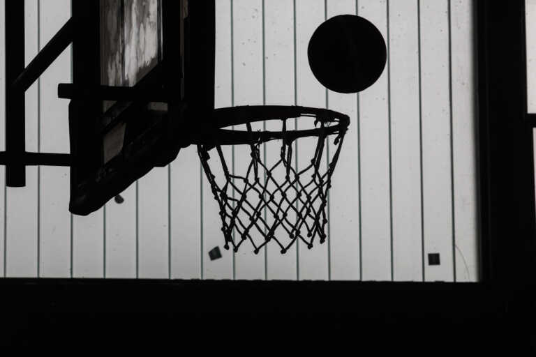 Ξύλο μεταξύ παικτών σε αγώνα μπάσκετ τοπικού στο Ναύπλιο και είσοδος οπαδών στο παρκέ