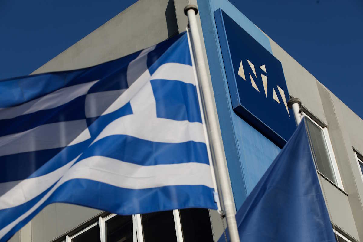 ΤΟ ΚΤΗΡΙΟ ΤΗΝ ΝΕΑ ΔΗΜΟΚΡΑΤΙΑΣ ΣΤΗ ΠΕΙΡΑΙΩΣ (ΓΙΑΝΝΗΣ ΠΑΝΑΓΟΠΟΥΛΟΣ