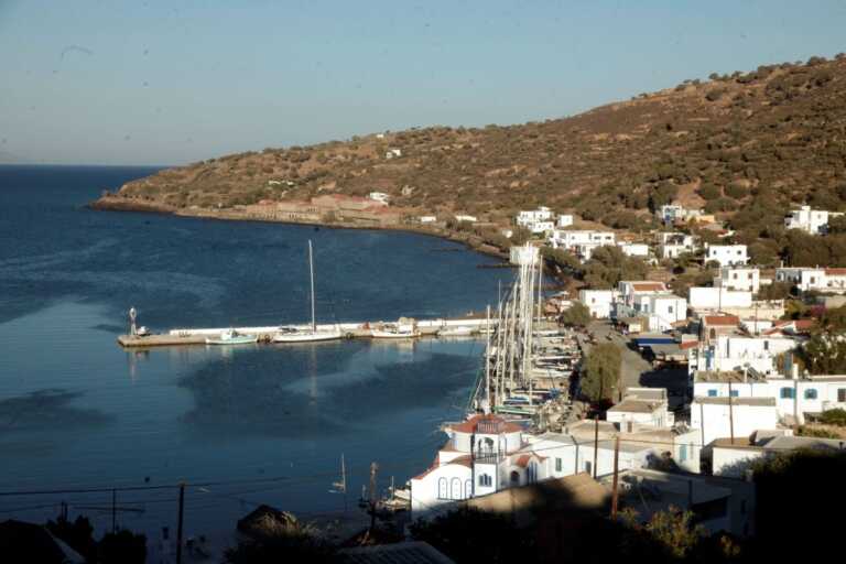 Ο αρχαιοφύλακας από τη Νίσυρο παραδόθηκε σε Αστυνομικό Τμήμα της Κρήτης – Αρνείται τα πάντα με 11 καταγγελίες εις βάρος του