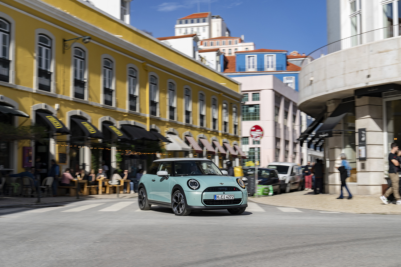 Το νέο MINI Cooper S σε έκδοση Classic: Σπορ επιδόσεις και διαχρονική σχεδίαση