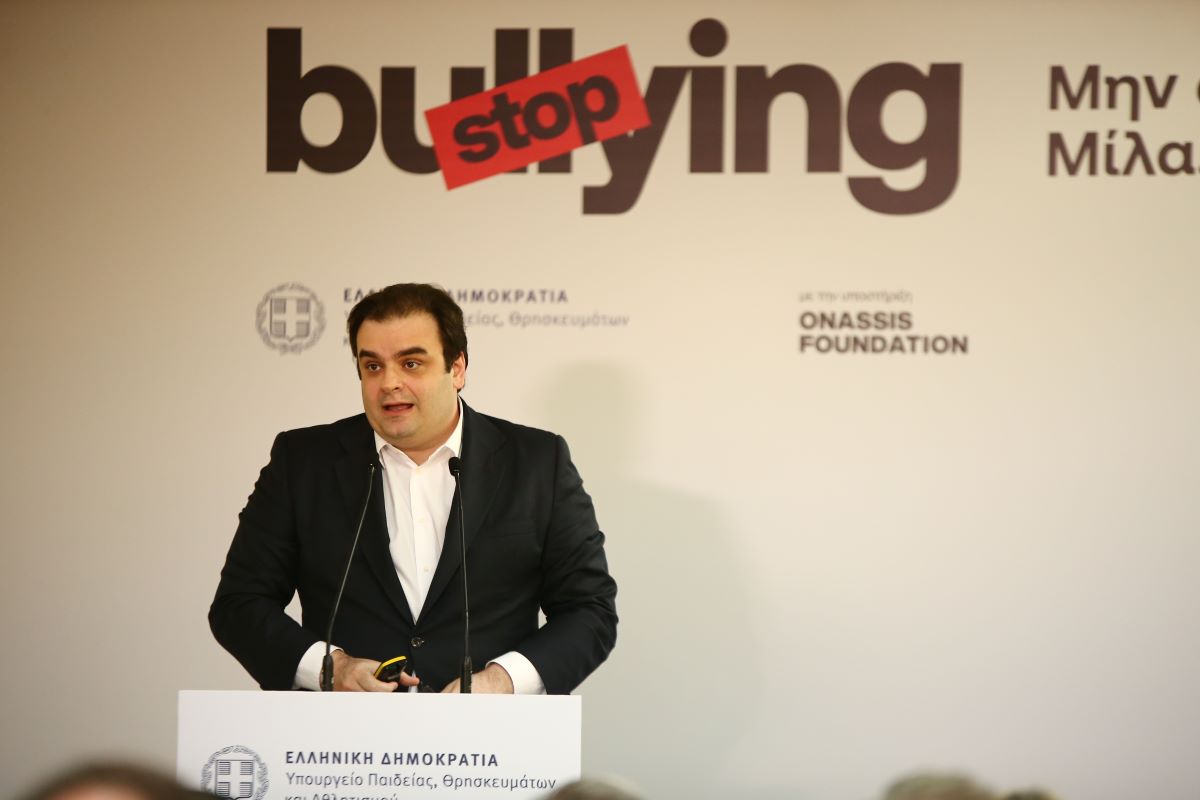 Πιερρακάκης: 41 καταγγελίες για bullying έχει δεχτεί η πλατφόρμα – «Σοβαρές οι συνέπειες για τη χρήση κινητών στα σχολεία»