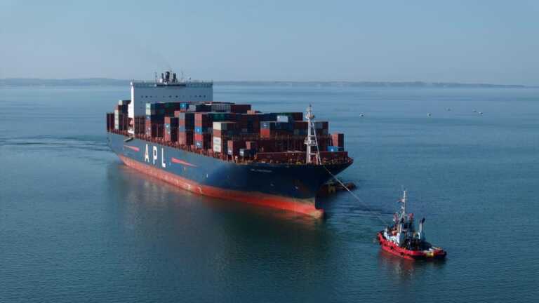 Αυτό είναι το μεγαλύτερο πλοίο εμπορευματοκιβωτίων που έφτασε ποτέ στο λιμάνι της Θεσσαλονίκης