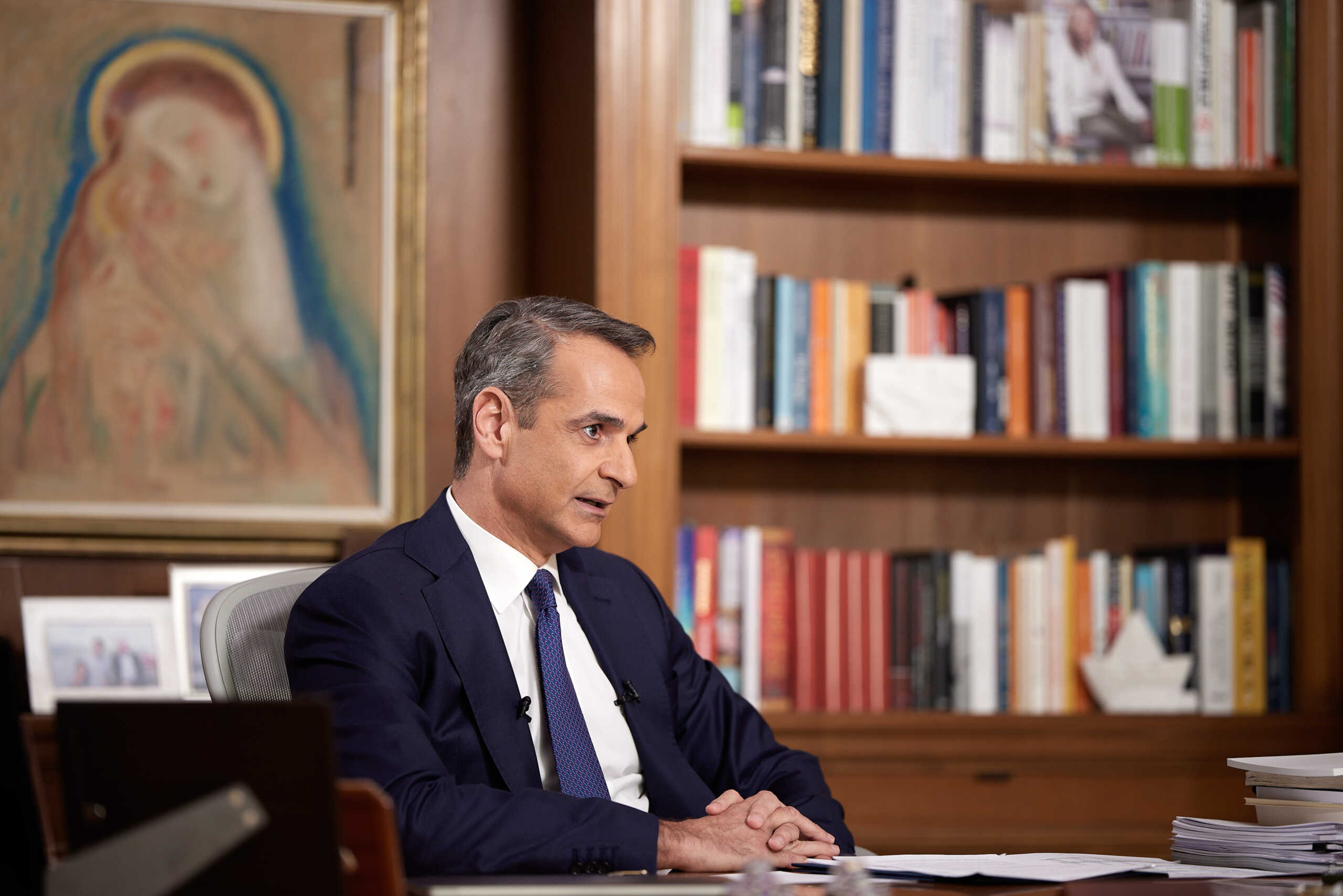 Συνέντευξη του Πρωθυπουργού Κυριάκου Μητσοτάκη στον τηλεοπτικό σταθμό ΣΚΑΪ και στην δημοσιογράφο Σία Κοσιώνη. Πέμπτη 25 Απριλίου 2024  (ΔΗΜΗΤΡΗΣ ΠΑΠΑΜΗΤΣΟΣ