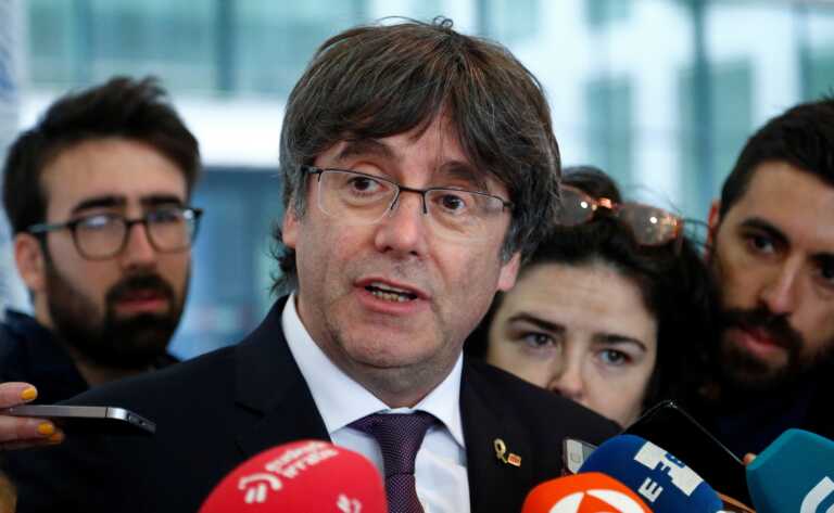 Ο Πουτζδεμόν απειλεί να μην ξαναπολιτευτεί στην Καταλονία εάν δεν επανεκλεγεί πρόεδρος