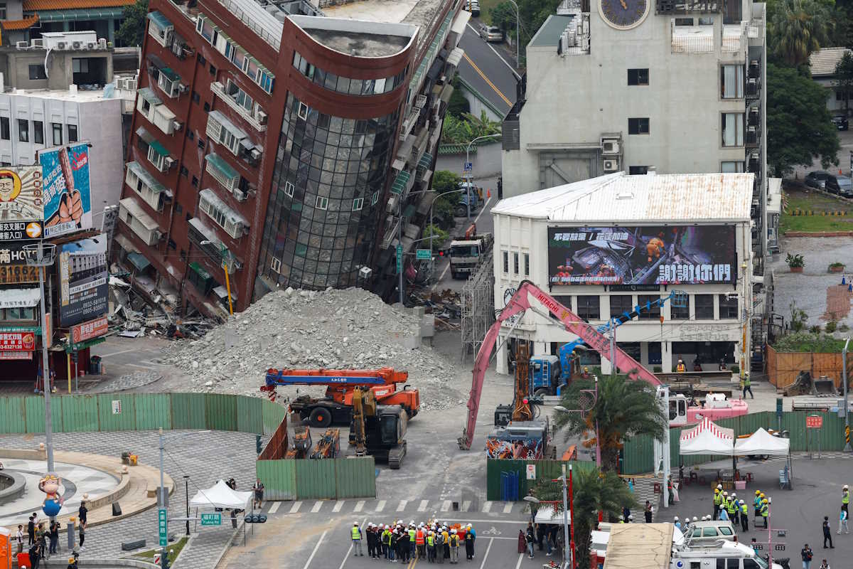 People take part in a ceremony ahead of the demolition of a damaged building, following the earthquake, in Hualien, Taiwan April 5, 2024. REUTERS