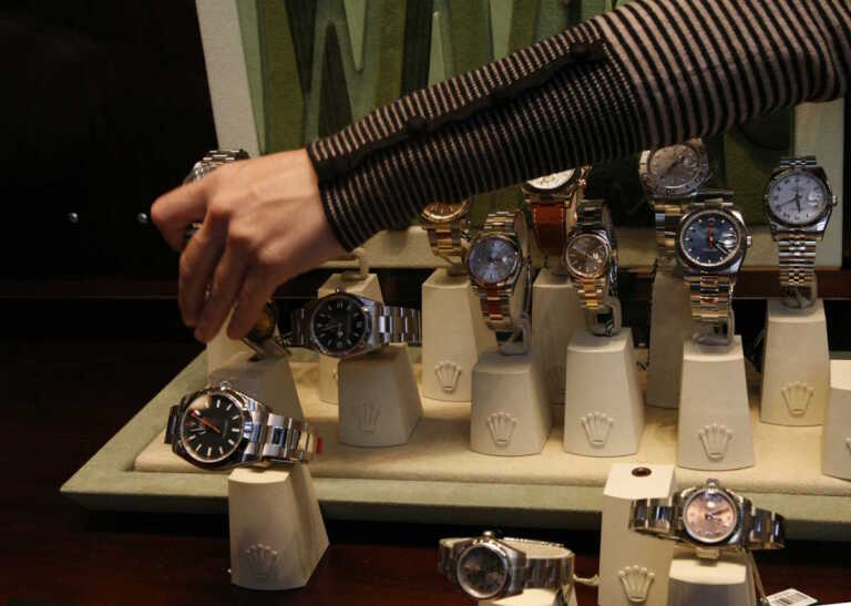 Συνελήφθη οφθαλμίατρος από τα Γιαννιτσά που επένδυε «μαύρα» εισοδήματα σε πολυτελή ρολόγια Rolex