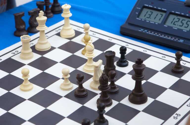 Νέα Υόρκη: Έπαιζε σκάκι επί 58 συνεχόμενες ώρες – Κατέρριψε το ρεκόρ Γκίνες