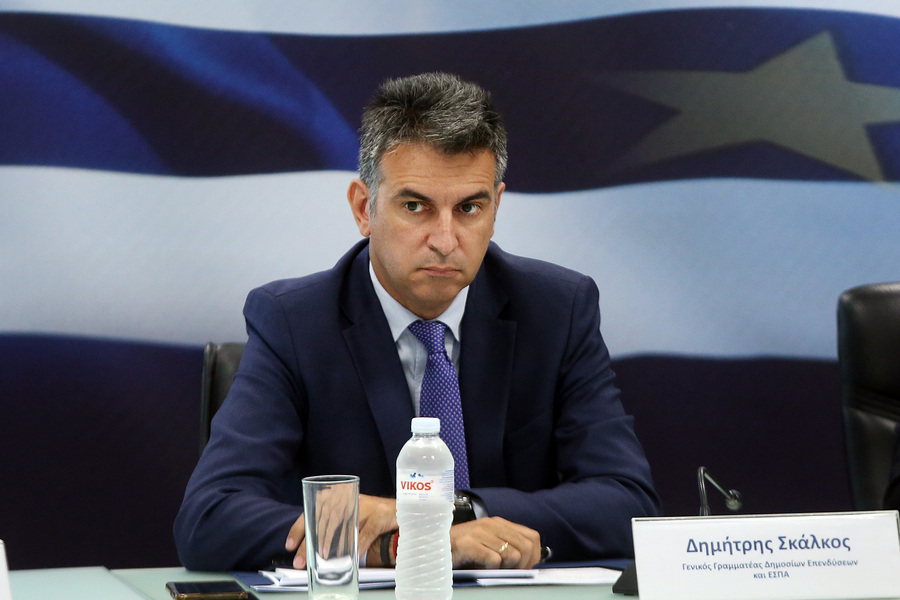 Ο Δημήτρης Σκάλκος, γενικός γραμματέας Δημοσίων Επενδύσεων και ΕΣΠΑ, παρών στη συνέντευξη Τύπου με θέμα: «Η σημασία της αξιοποίησης των ευρωπαϊκών πόρων για την ελληνική οικονομία και την κοινωνία» που παραχωρεί  ο αναπληρωτής υπουργός Εθνικής Οικονομίας και Οικονομικών Νίκος Παπαθανάσης π, Αθήνα Τρίτη 26 Σεπτεμβρίου 2023. ΑΠΕ-ΜΠΕ