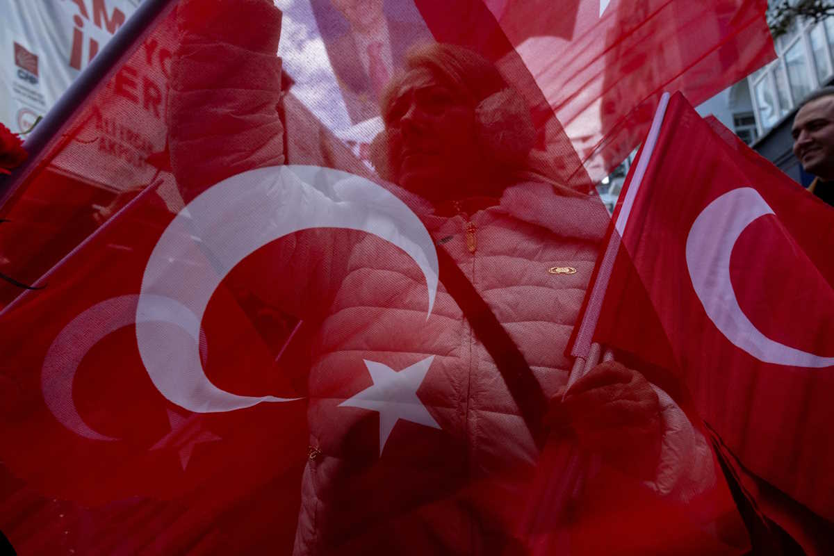 Supporters of Murat Kurum, mayoral candidate of the President Tayyip Erdogan's AK Party (AKP) and former Environment Minister, wave flags during a campaign event ahead of the local elections in Istanbul, Turkey, March 21, 2024. REUTERS