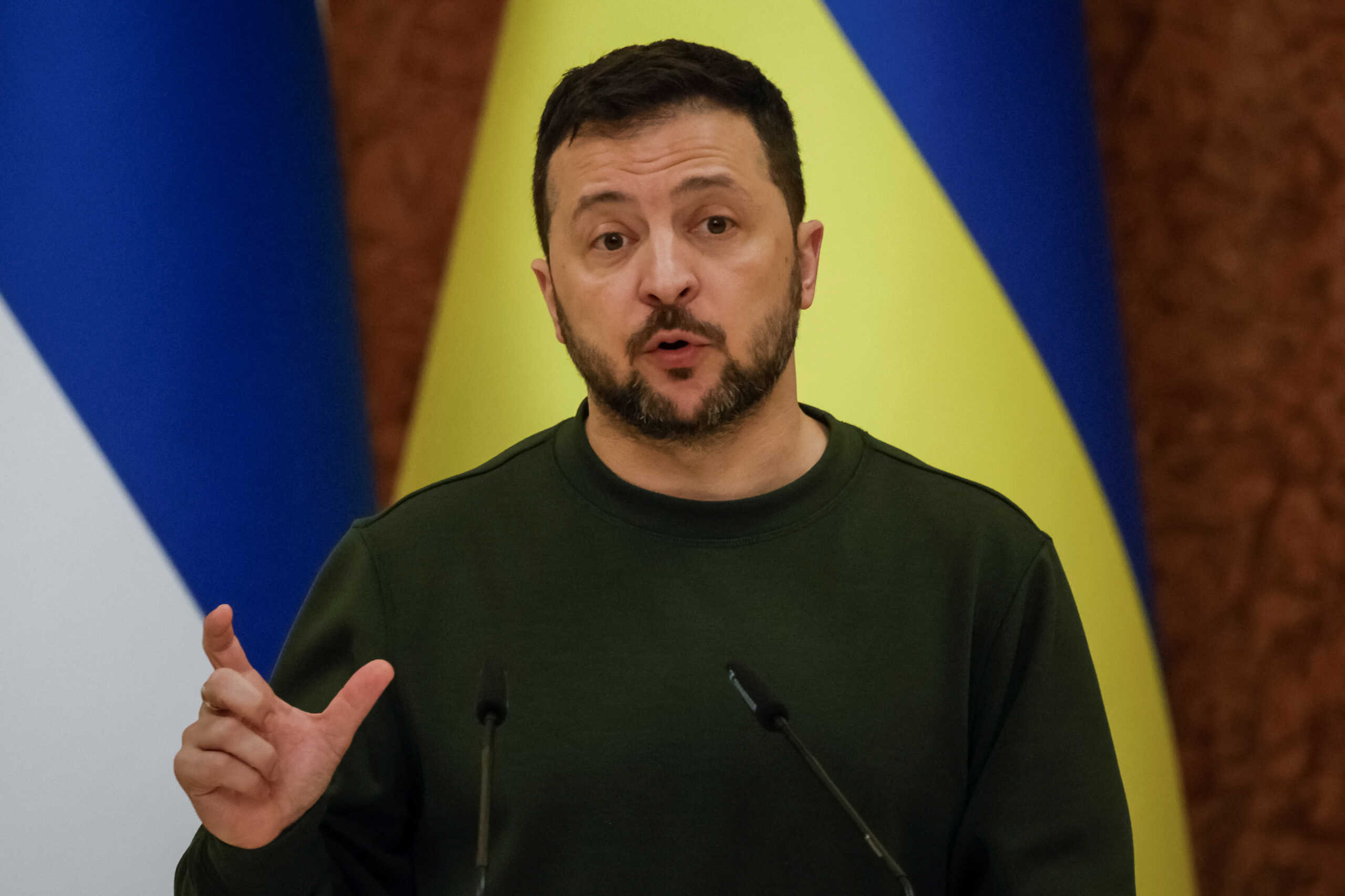 Έκκληση Ζελένσκι για βοήθεια: Η Ουκρανία δεν έχει αρκετά πυρομαχικά για να αντεπιτεθεί στη Ρωσία