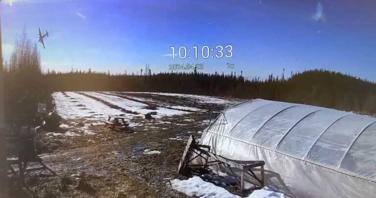Η στιγμή που αεροσκάφος μεταφοράς φορτίου συνετρίβη στην Αλάσκα - Νεκροί οι 2 επιβαίνοντες