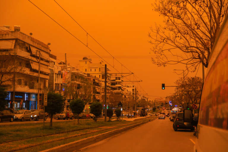 Πότε υποχωρεί η αφρικανική σκόνη που έπνιξε τη χώρα – Οι επιπτώσεις στην υγεία και οδηγίες προστασίας