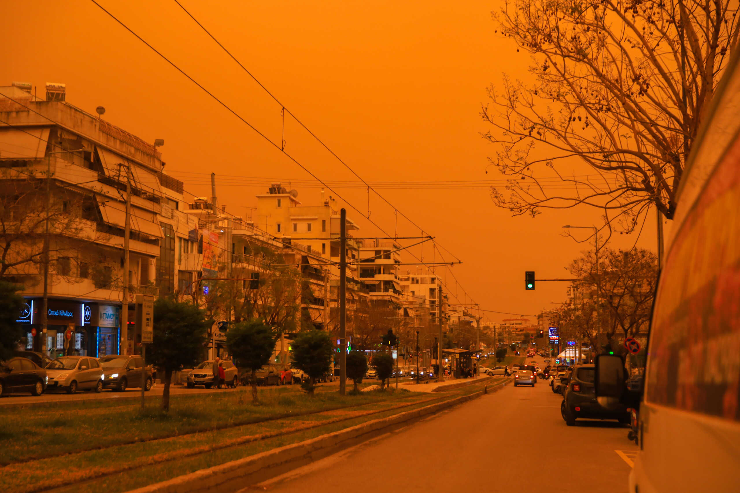 Έντονη αυτή την ώρα η αφρικανική σκόνη πάνω από την Αθήνα.  Τρίτη 23 Απριλίου 2024  (ΓΙΑΝΝΗΣ ΠΑΝΑΓΟΠΟΥΛΟΣ