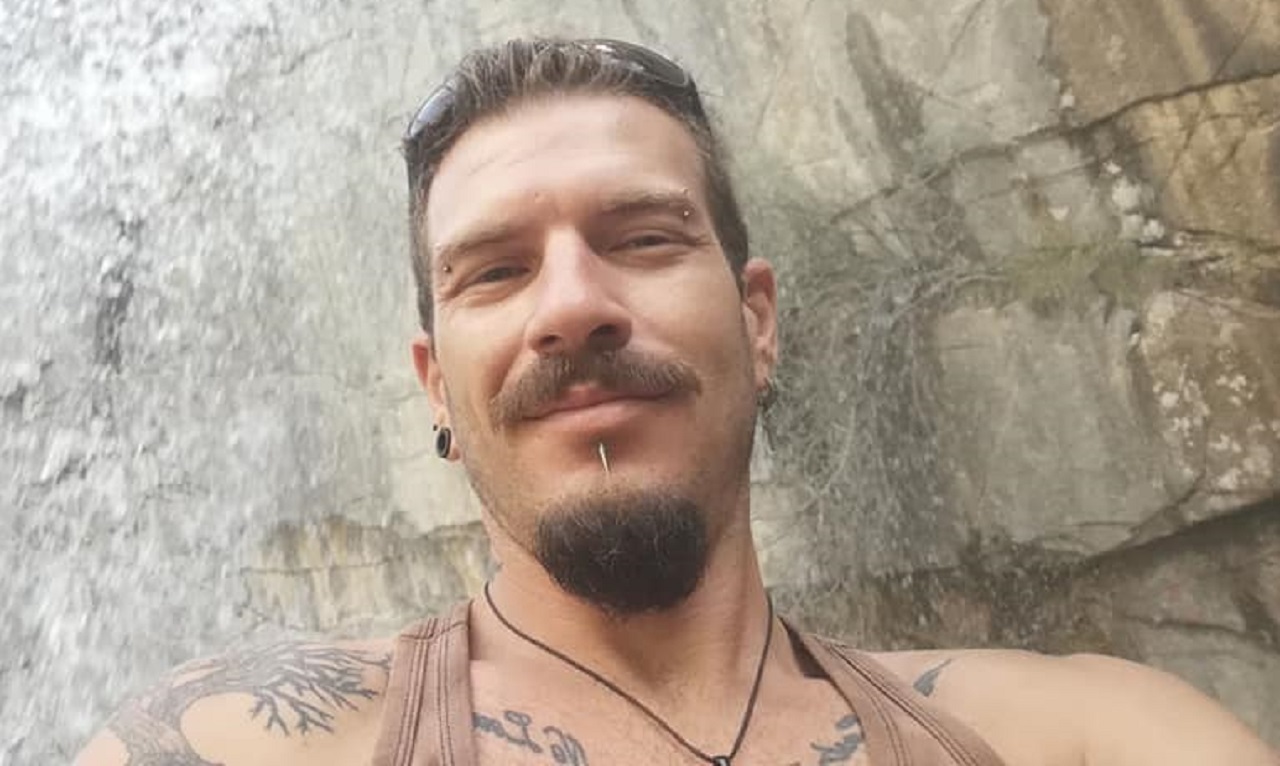 Άγιοι Ανάργυροι: Φωτογραφικό ντοκουμέντο με το μαχαίρι που ο 39χρονος σκότωσε την Κυριακή έξω από το Αστυνομικό Τμήμα