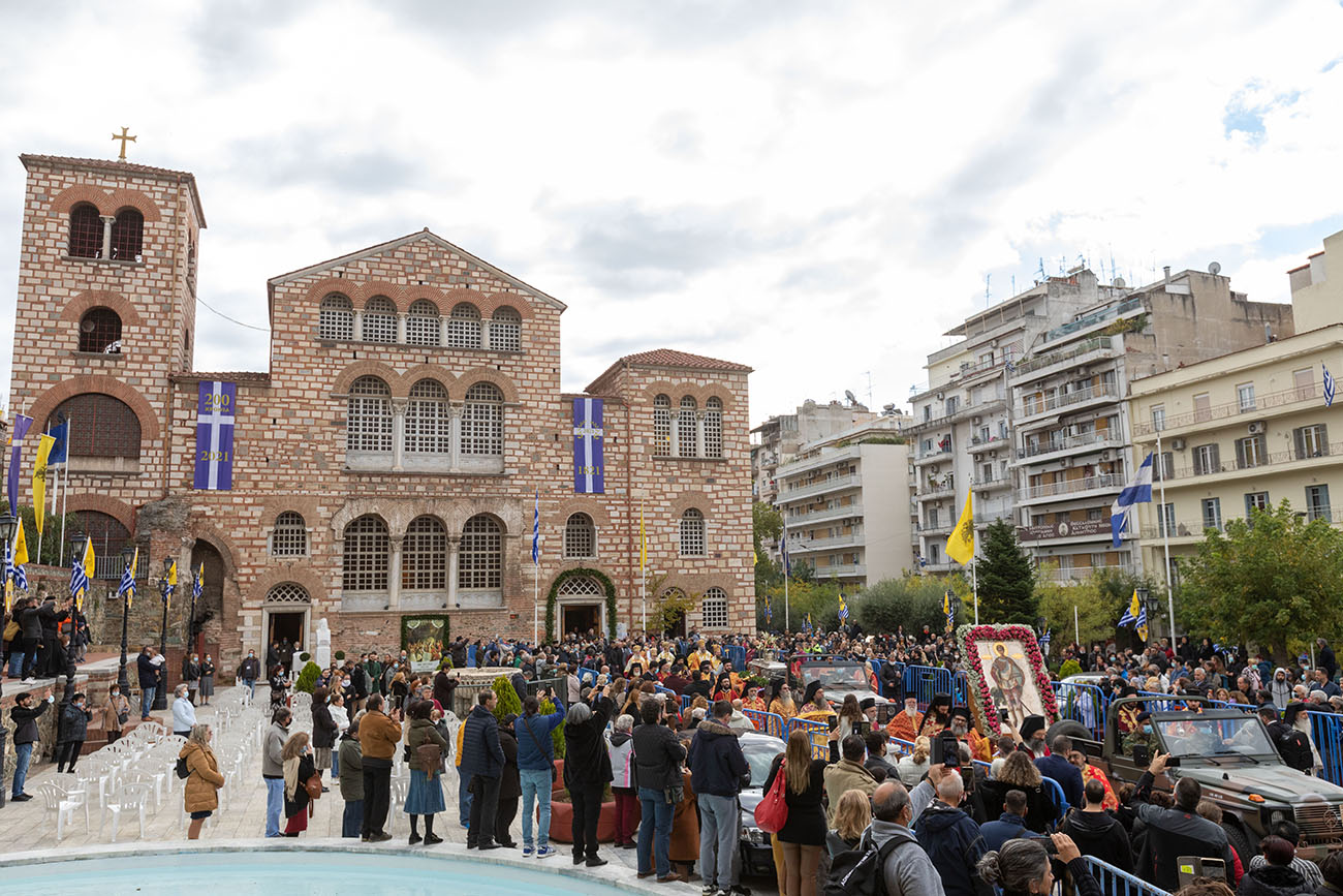 Τμήμα του Άρραφου Χιτωνος του Ιησού από τη Μονή Παντοκράτορος του Αγίου Όρους στον Άγιο Δημήτριο Θεδσαλονίκης