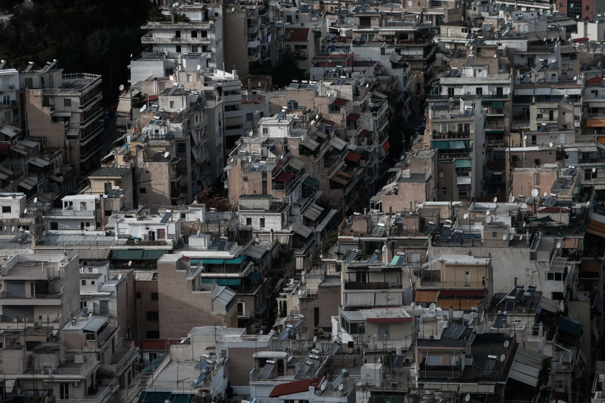 Τι κάνει τα ακίνητα (κατοικίες) ακριβότερα, επιτόκια ή πληθωρισμός σε γη και οικοδομικά υλικά; Και για πόσο καιρό ακόμα;