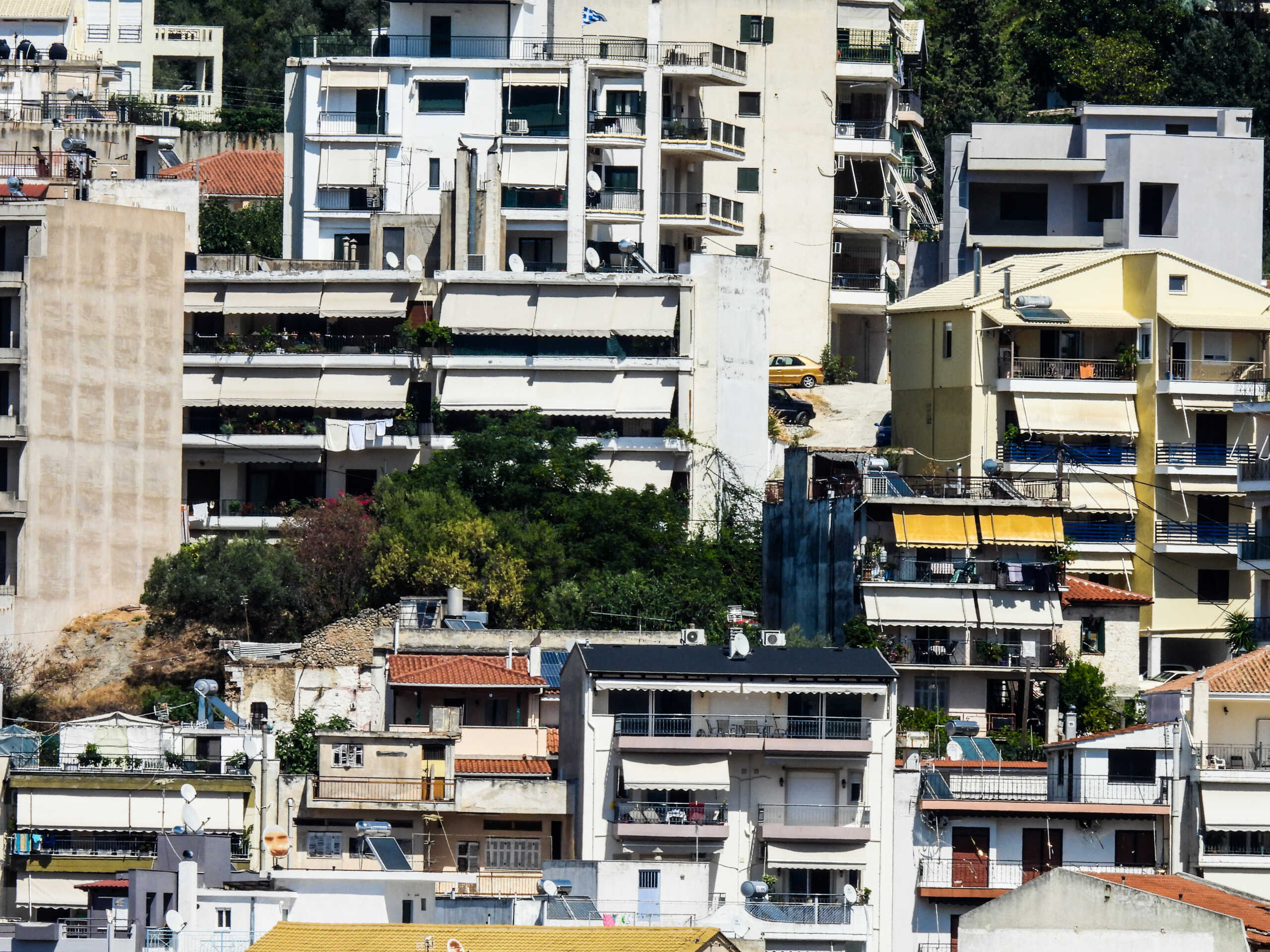 ENΦΙΑ: Πότε επιβάλλονται τόκοι και πρόστιμα και πώς θα αποφευχθούν – Η «δεύτερη ευκαιρία» της τροποποιητικής δήλωσης Ε9