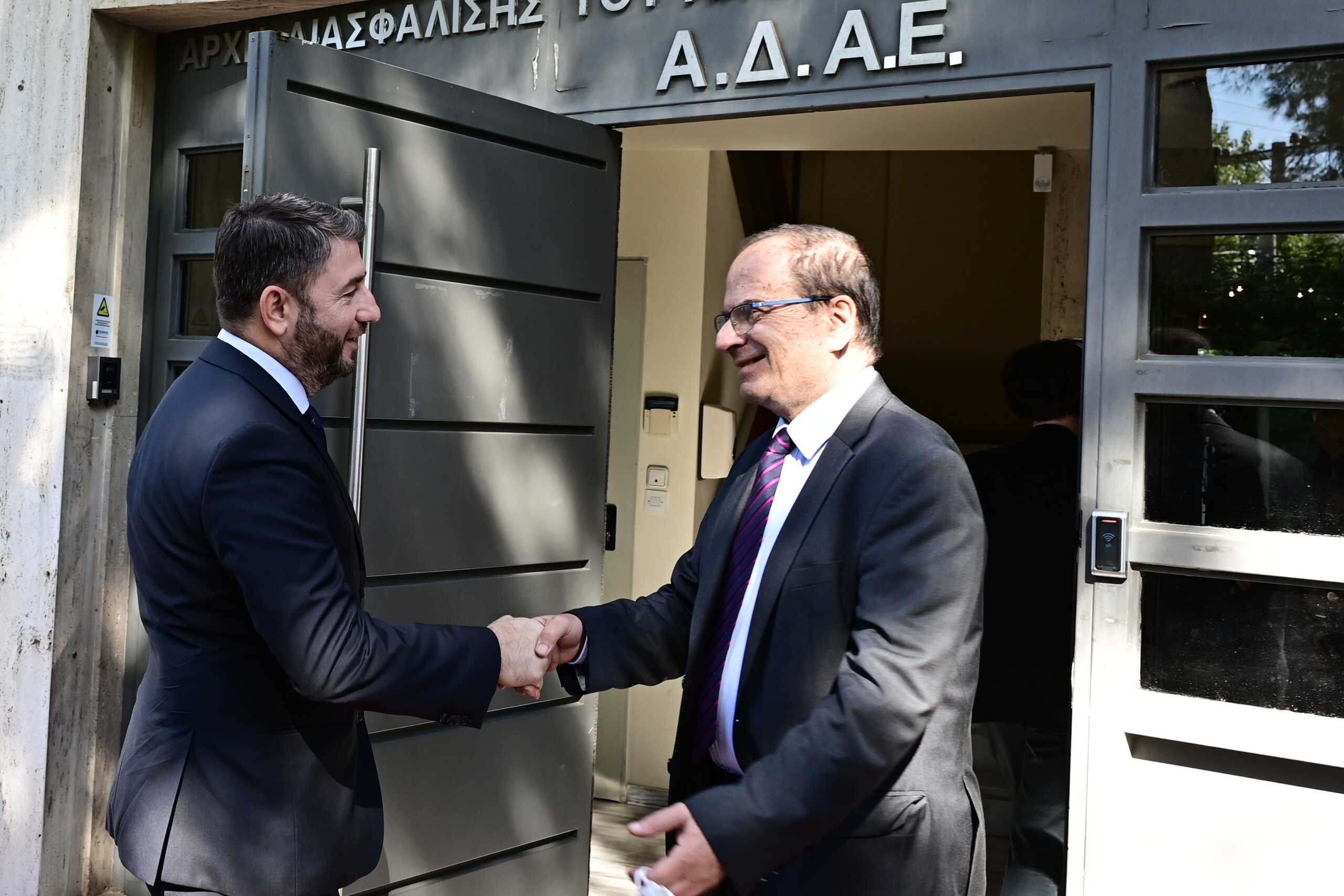 Συνάντηση του προέδρου του ΠΑΣΟΚ - Κινήματος Αλλαγής, Νίκου Ανδρουλάκη με τον Πρόεδρο της ΑΔΑΕ Χρήστο Ράμμο, Τρίτη 31 Οκτωβρίου 2023. 
(ΜΙΧΑΛΗΣ ΚΑΡΑΓΙΑΝΝΗΣ