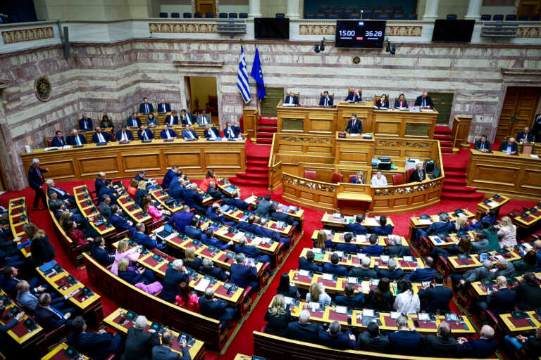 Κόντρα Ανδρουλάκη – Τσιάρα στη Βουλή στη σκιά της απόφασης του ΣτΕ για τις υποκλοπές – «Είστε κόμμα ντροπή»