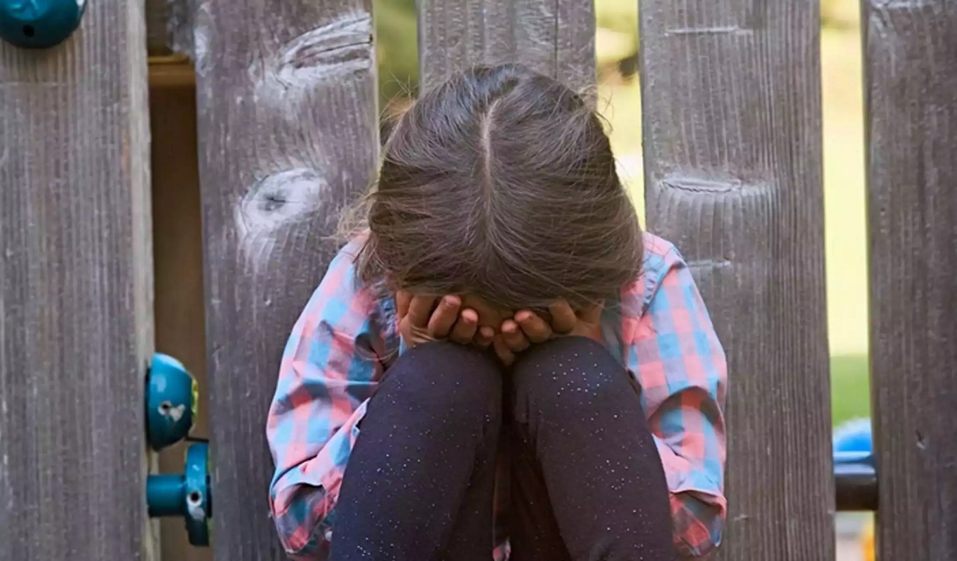 Ζάκυνθος: Μητέρα κακοποιούσε επί τρία χρόνια τα παιδιά της – Ζήτησαν βοήθεια από τη γειτόνισσα