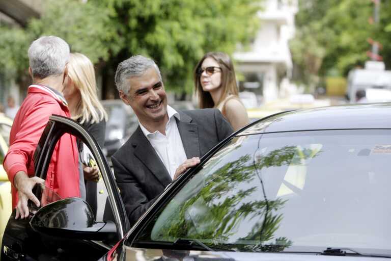 Αρης Σπηλιωτόπουλος, ο λάτρης της κοσμικής ζωής και υπουργός του Καραμανλή, τώρα σύμβουλος του Κασσελάκη