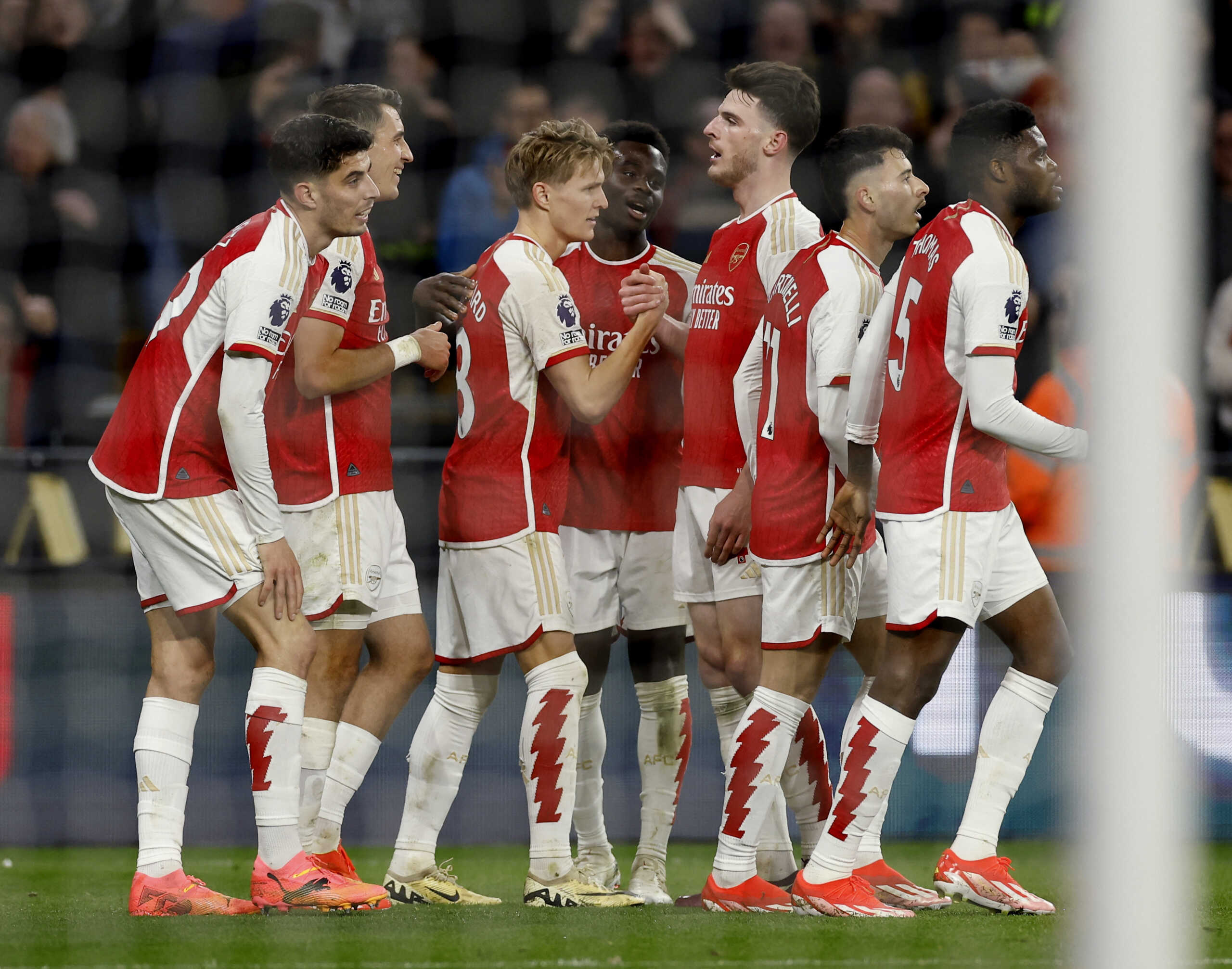 Soccer Football - Premier League - Wolverhampton Wanderers v Arsenal - Molineux Stadium, Wolverhampton, Britain - April 20, 2024  Arsenal's Martin Odegaard celebrates scoring their second goal with teammates Action Images via Reuters
