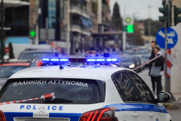 57 συλλήψεις στο κέντρο της Αθήνας για ναρκωτικά, παρεμπόριο και όπλα