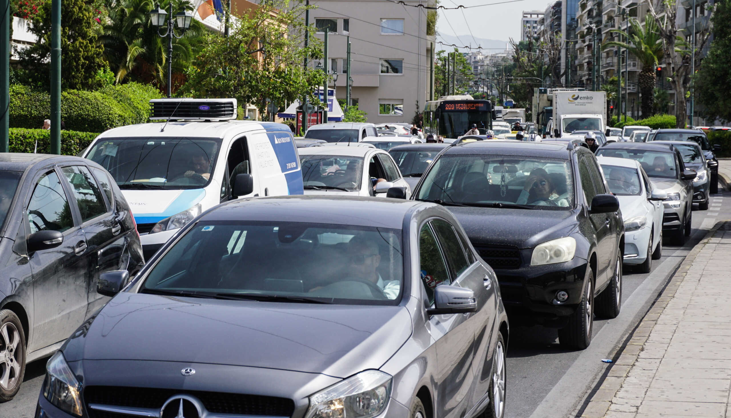 Τέλη κυκλοφορίας: Μειώσεις στα πρόστιμα – Πότε έρχονται τα τέλη με τον μήνα