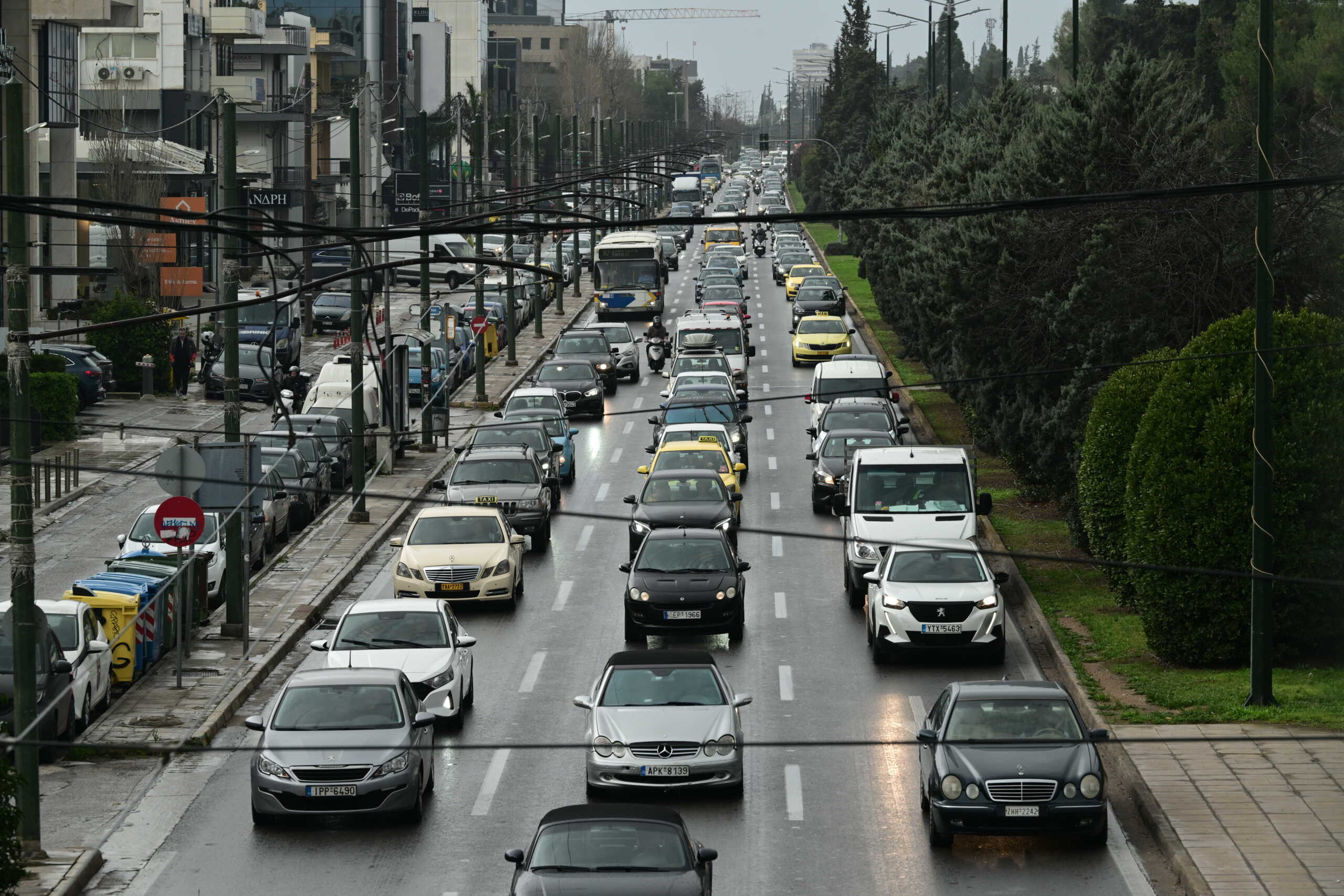 Αυξημένη κίνηση στους κεντρικούς δρόμους της Αθήνας, Παρασκευή 1 Μαρτίου 2024. 
(ΤΑΤΙΑΝΑ ΜΠΟΛΑΡΗ