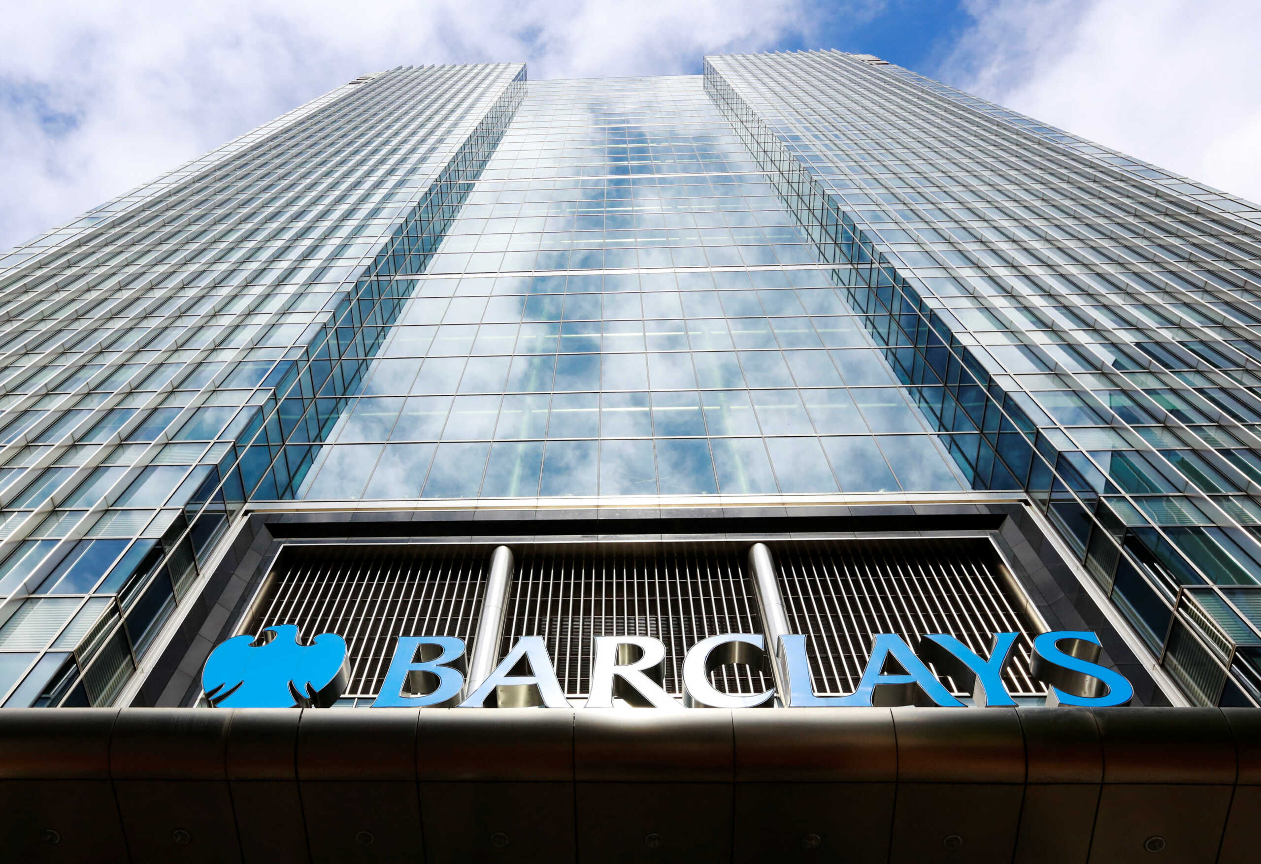 FILE PHOTO: Barclays bank headquarters in Canary Wharf, east London August 30, 2012. Barclays named retail banker Antony Jenkins as chief executive on Thursday, signalling a shift of emphasis from investment banking after the interest rate-setting scandal that brought down his American predecessor Bob Diamond. REUTERS