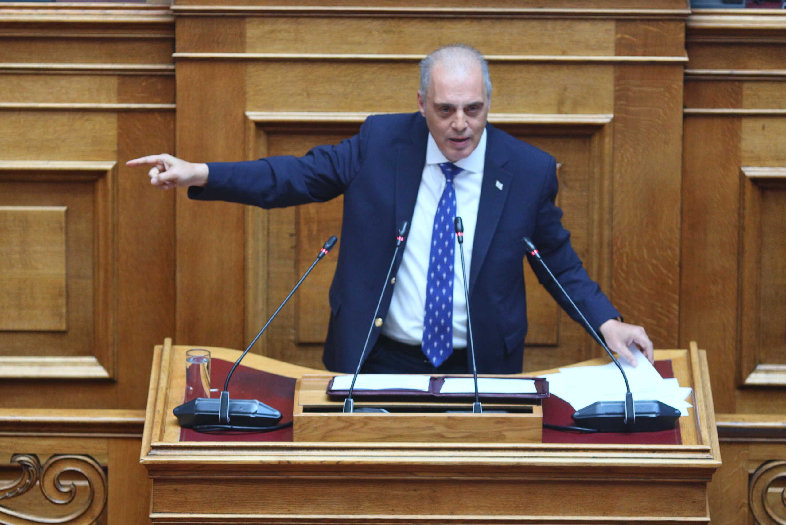 Την άρση της ασυλίας του Κυριάκου Βελόπουλου προτείνει η Επιτροπή Δεοντολογίας της Βουλής